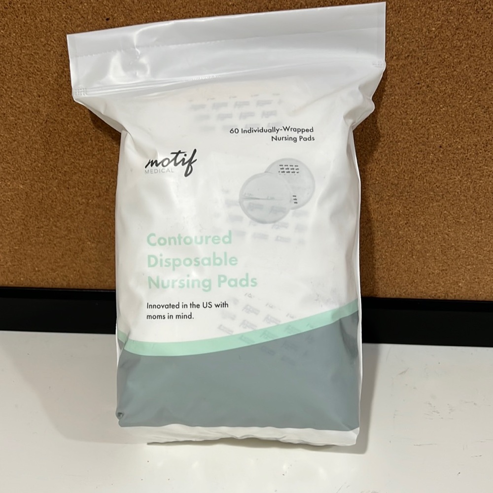 New Motif contoured disposable nursing pads
